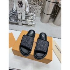 Louis Vuitton Slippers